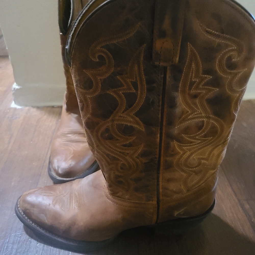 Laredo Western Leather Cowboy Boots Size 9 Great for wide calves!